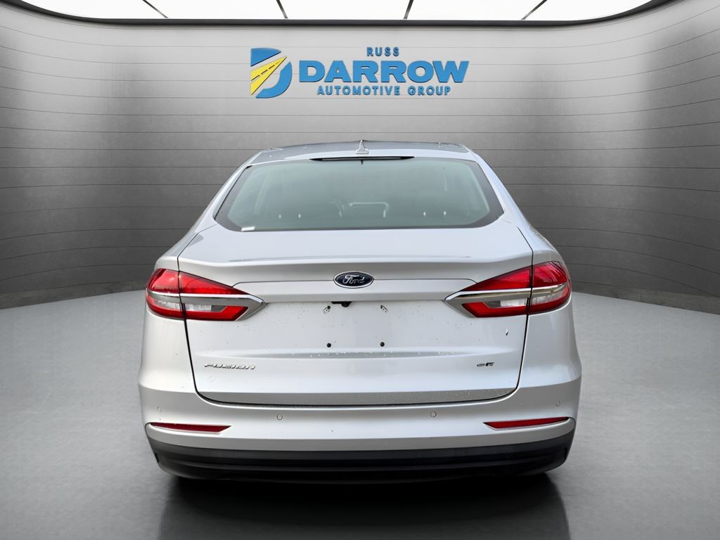 Ford Fusion Vehicle Full-screen Gallery Image 04