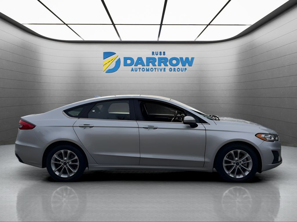 Ford Fusion Vehicle Full-screen Gallery Image 06