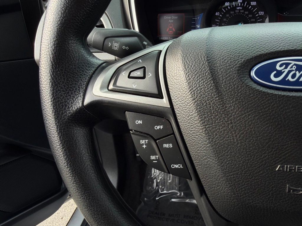 Ford Fusion Vehicle Full-screen Gallery Image 11