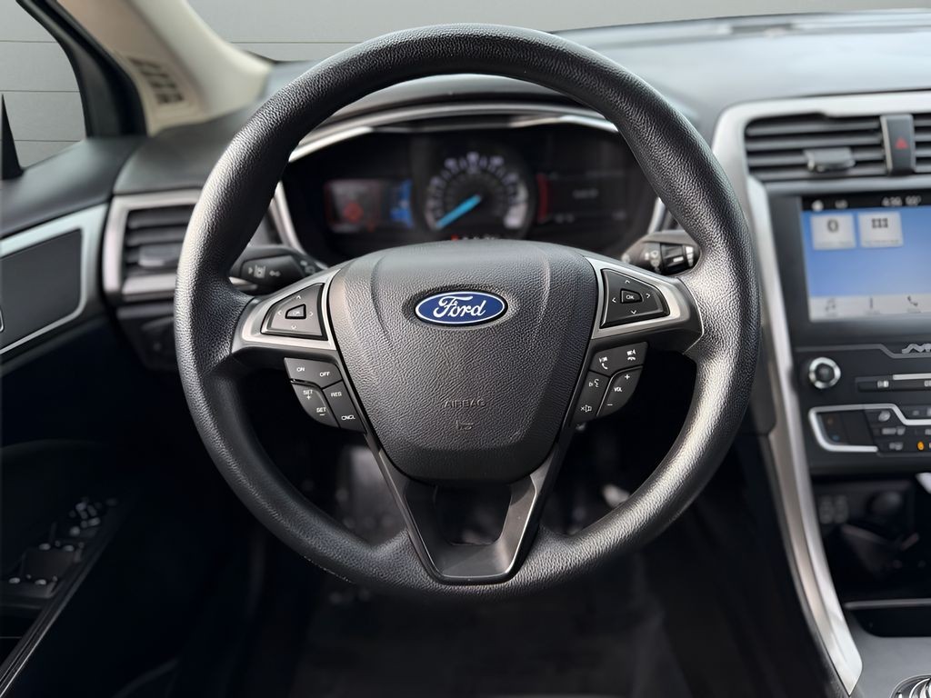 Ford Fusion Vehicle Full-screen Gallery Image 13