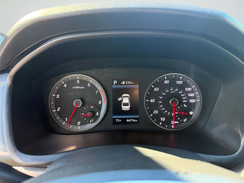 Hyundai Sonata Vehicle Full-screen Gallery Image 11