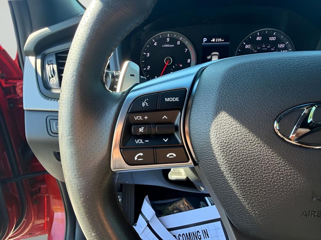 Hyundai Sonata Vehicle Full-screen Gallery Image 12
