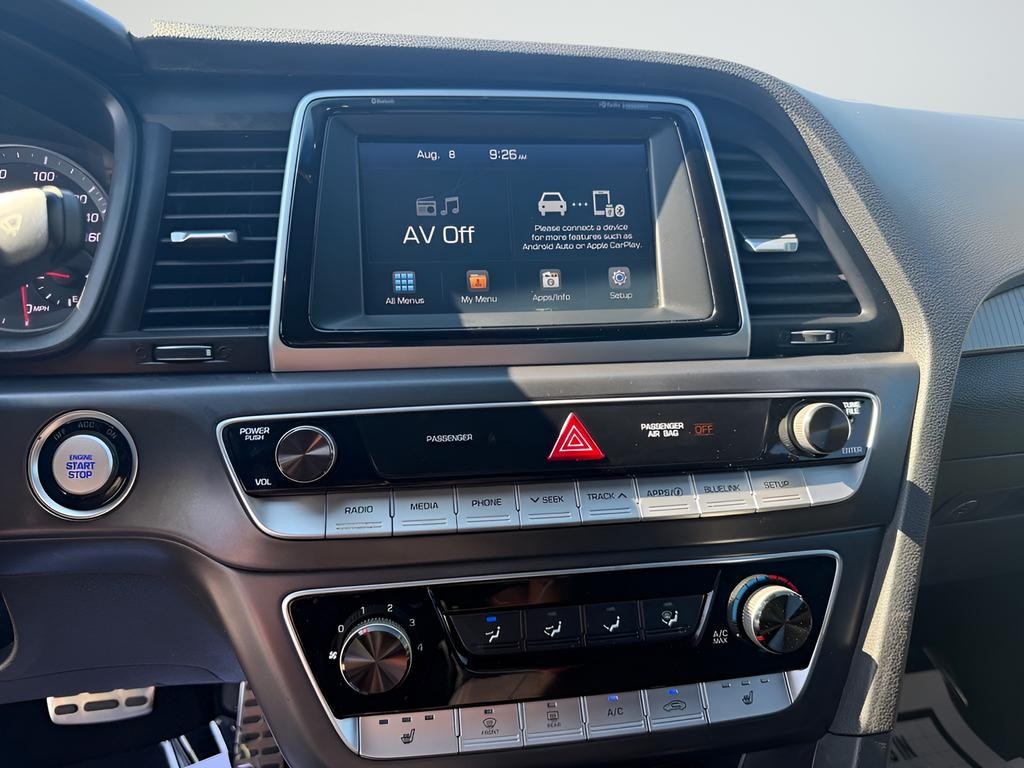 Hyundai Sonata Vehicle Full-screen Gallery Image 14