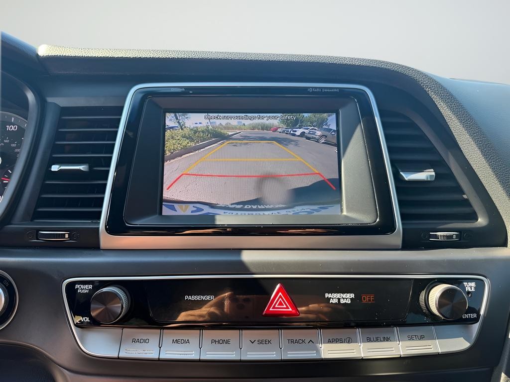 Hyundai Sonata Vehicle Full-screen Gallery Image 15