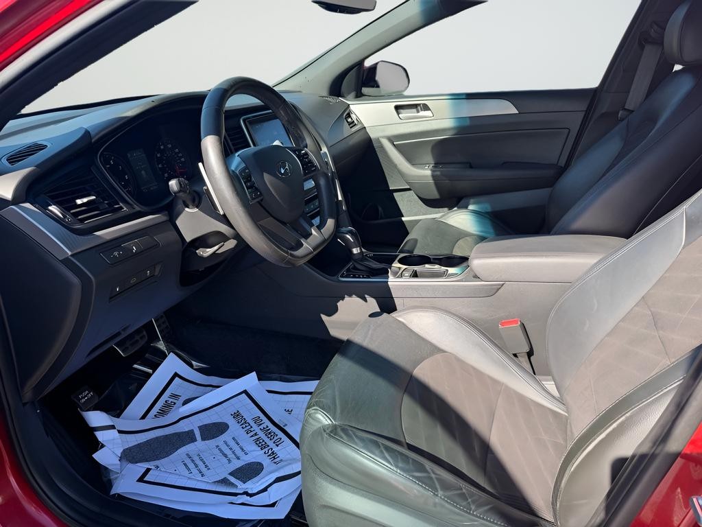 Hyundai Sonata Vehicle Full-screen Gallery Image 17