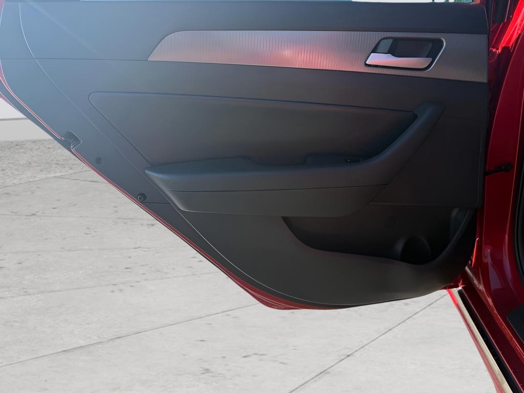 Hyundai Sonata Vehicle Full-screen Gallery Image 19