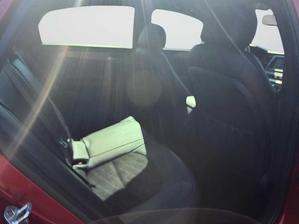 Hyundai Sonata Vehicle Full-screen Gallery Image 23