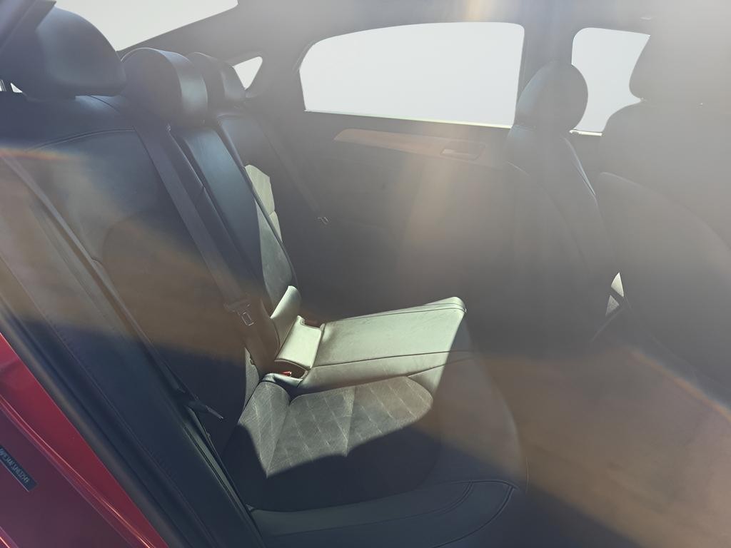 Hyundai Sonata Vehicle Full-screen Gallery Image 24