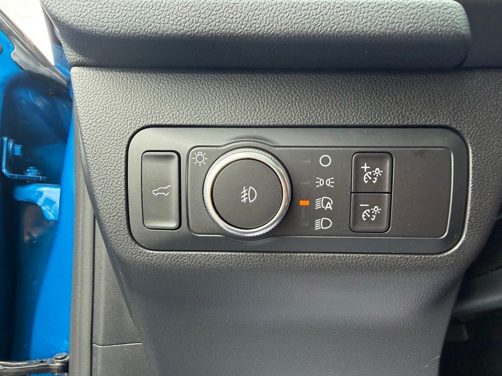Ford Escape Vehicle Full-screen Gallery Image 11