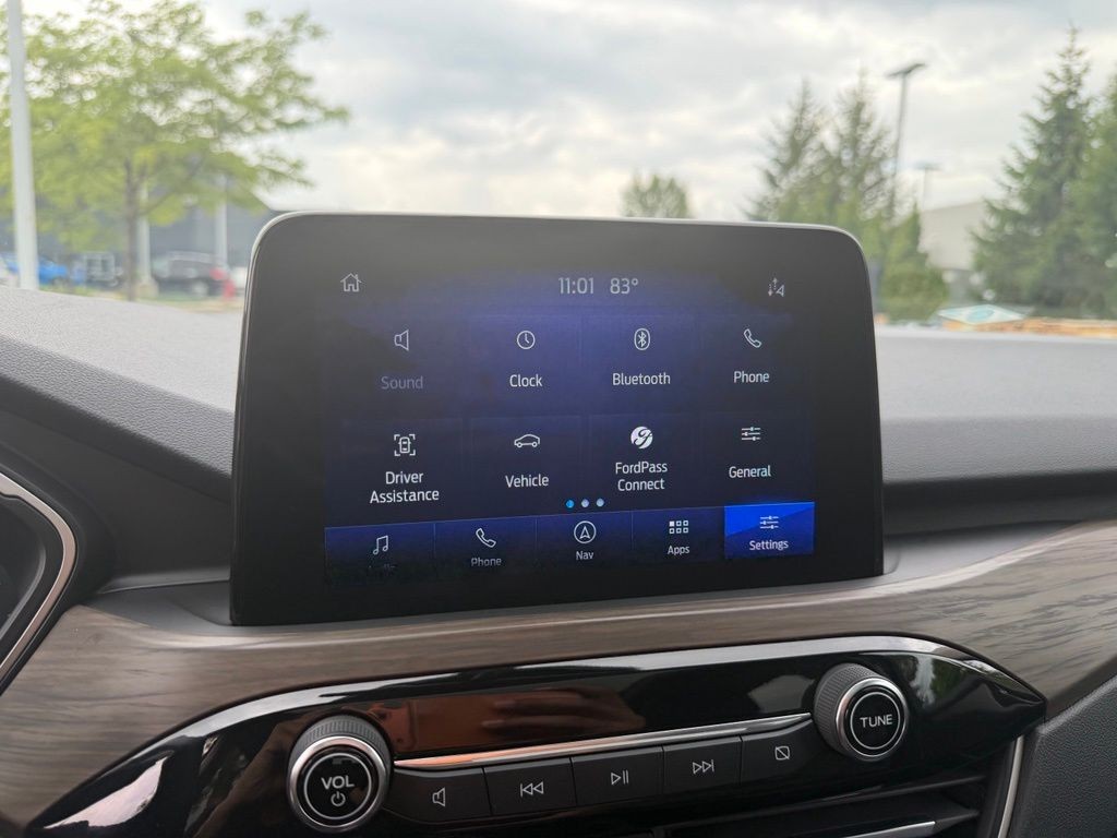 Ford Escape Vehicle Full-screen Gallery Image 15