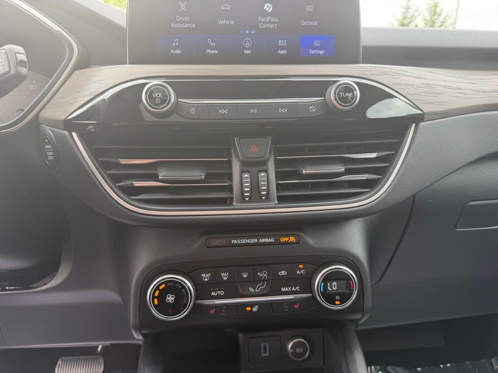 Ford Escape Vehicle Full-screen Gallery Image 17