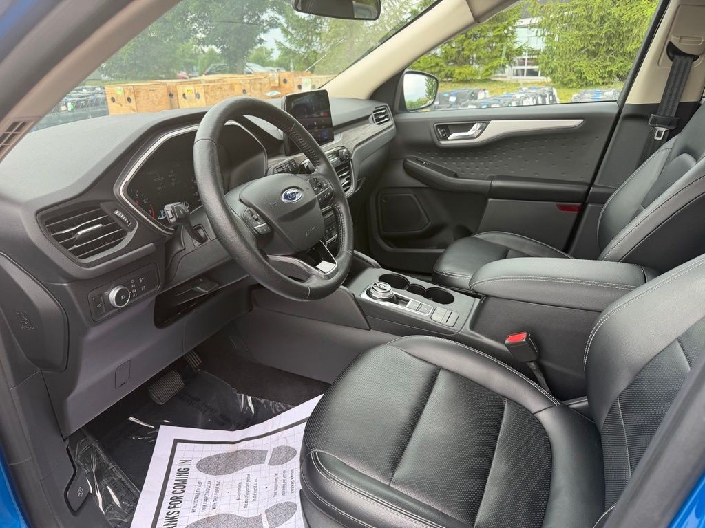 Ford Escape Vehicle Full-screen Gallery Image 19