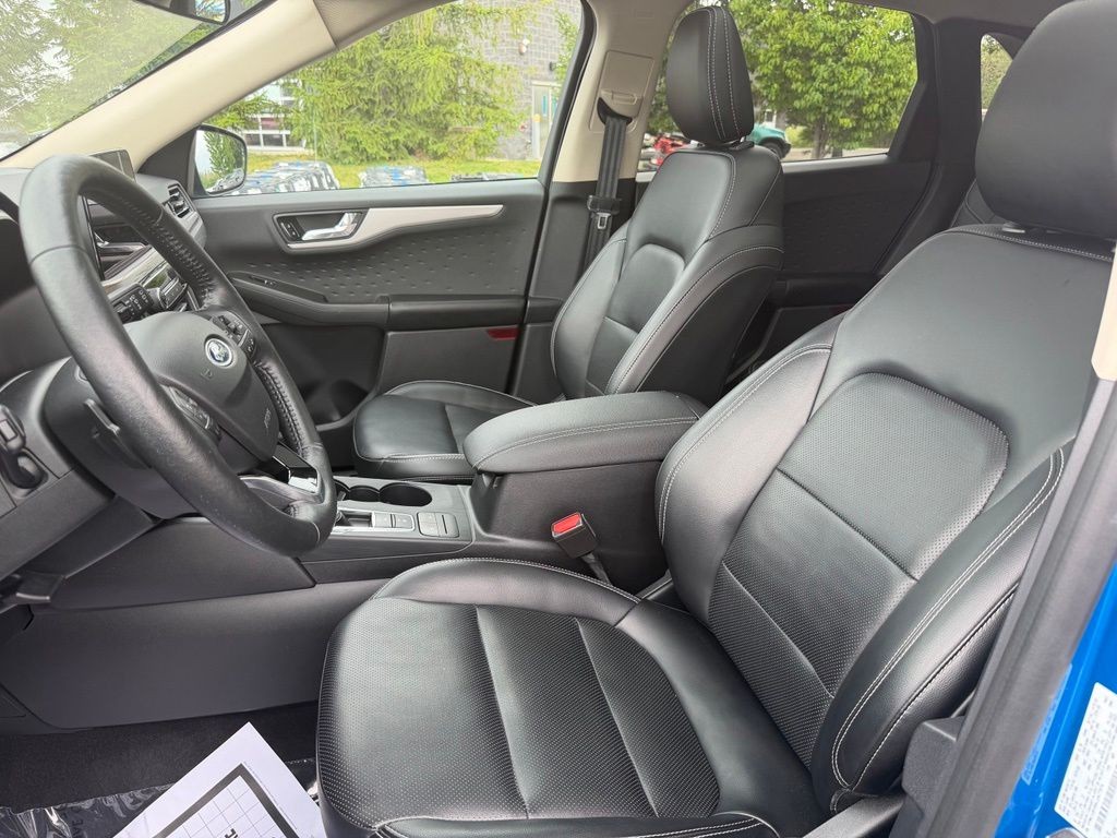 Ford Escape Vehicle Full-screen Gallery Image 20