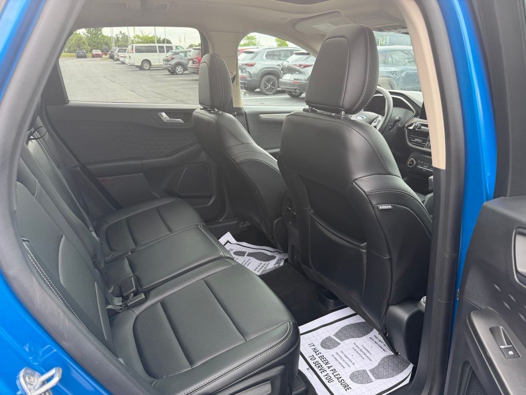 Ford Escape Vehicle Full-screen Gallery Image 25