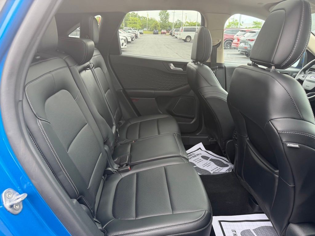 Ford Escape Vehicle Full-screen Gallery Image 26