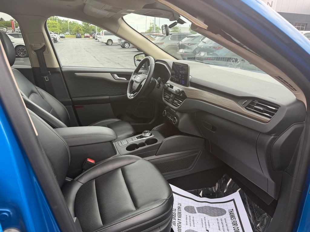 Ford Escape Vehicle Full-screen Gallery Image 28