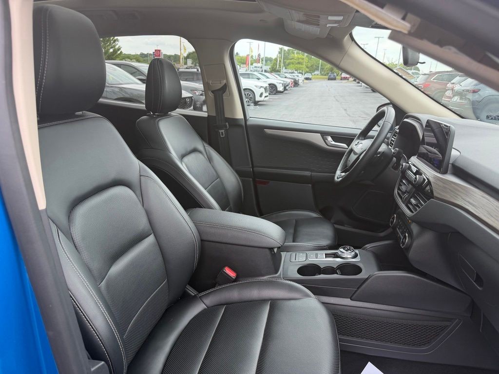 Ford Escape Vehicle Full-screen Gallery Image 29