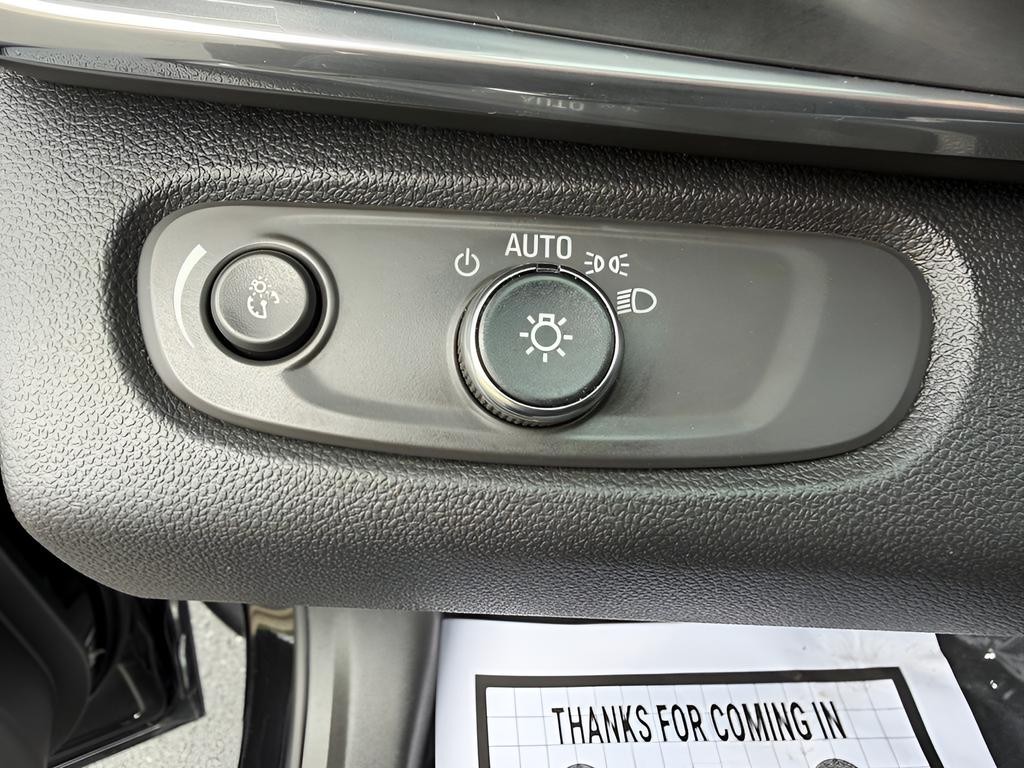 Buick Envista Vehicle Full-screen Gallery Image 10