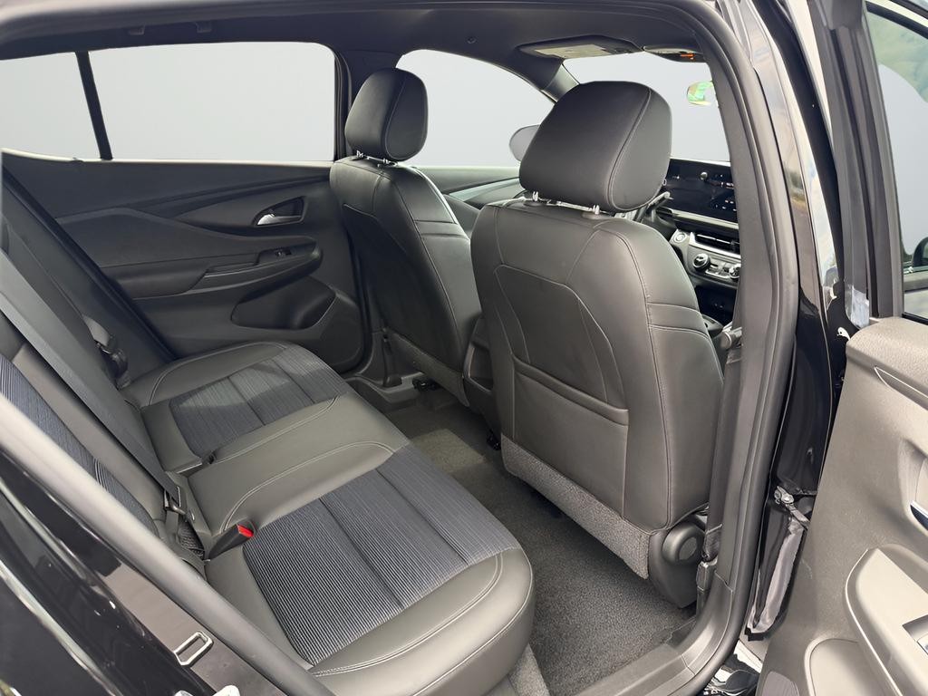 Buick Envista Vehicle Full-screen Gallery Image 24