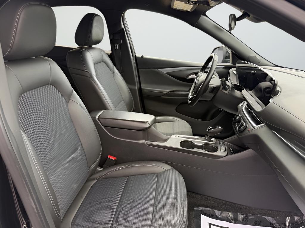 Buick Envista Vehicle Full-screen Gallery Image 28