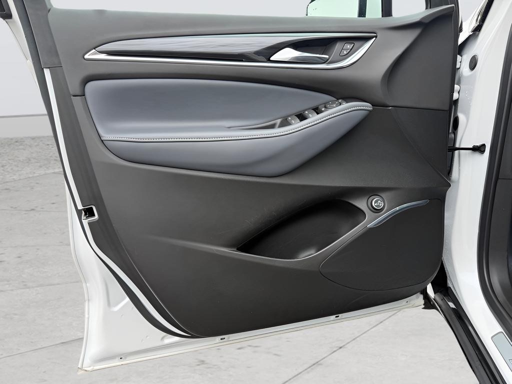 Buick Enclave Vehicle Full-screen Gallery Image 10