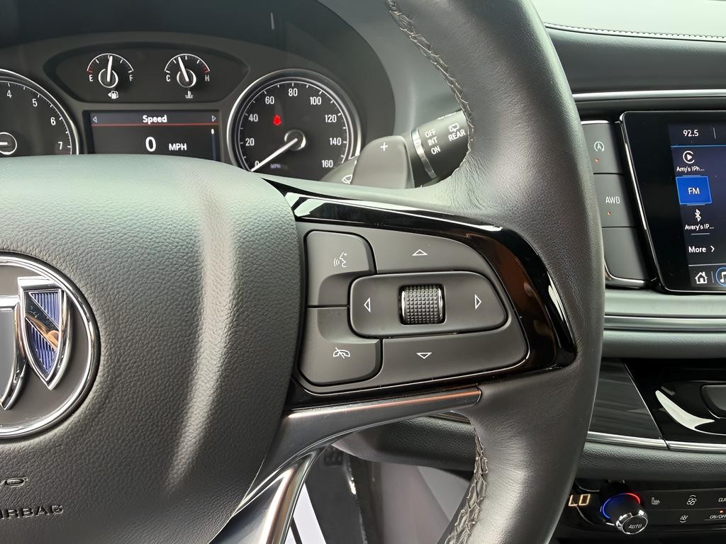 Buick Enclave Vehicle Full-screen Gallery Image 14