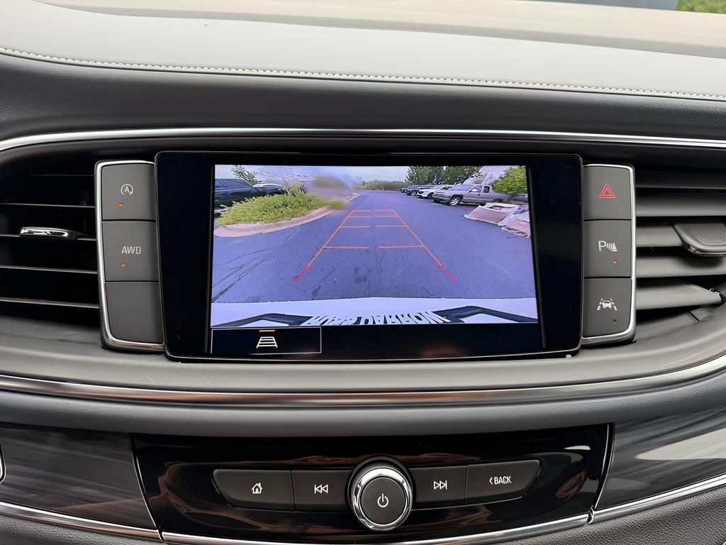 Buick Enclave Vehicle Full-screen Gallery Image 16