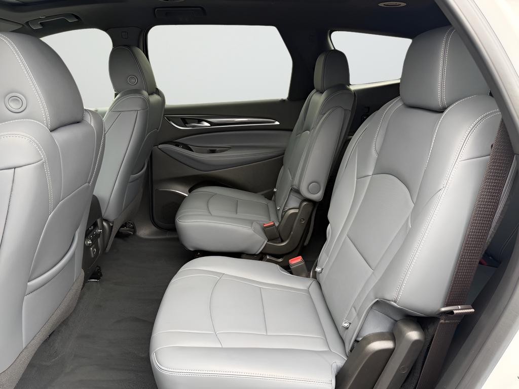 Buick Enclave Vehicle Full-screen Gallery Image 23