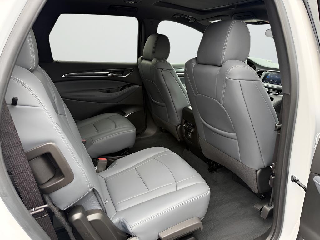 Buick Enclave Vehicle Full-screen Gallery Image 25