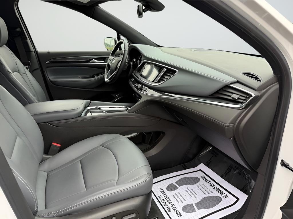 Buick Enclave Vehicle Full-screen Gallery Image 29