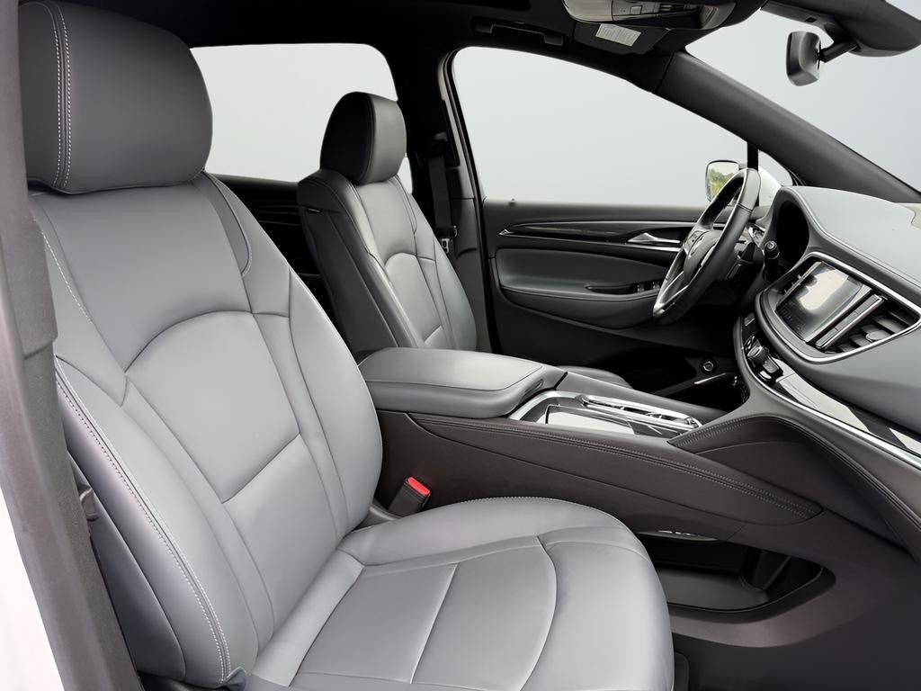 Buick Enclave Vehicle Full-screen Gallery Image 30