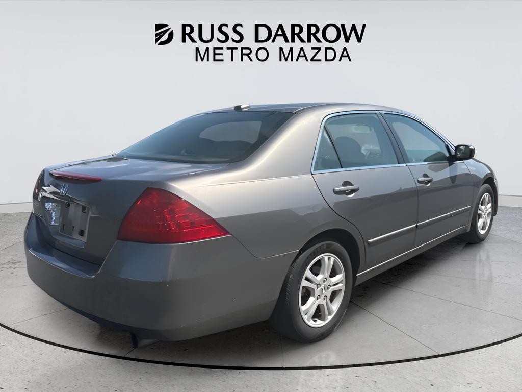 Honda Accord Sedan Vehicle Full-screen Gallery Image 05
