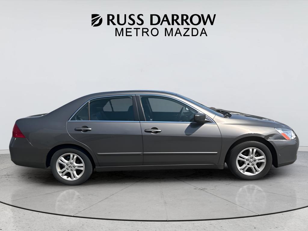 Honda Accord Sedan Vehicle Full-screen Gallery Image 06