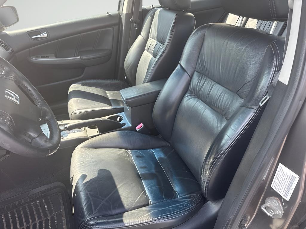 Honda Accord Sedan Vehicle Full-screen Gallery Image 09