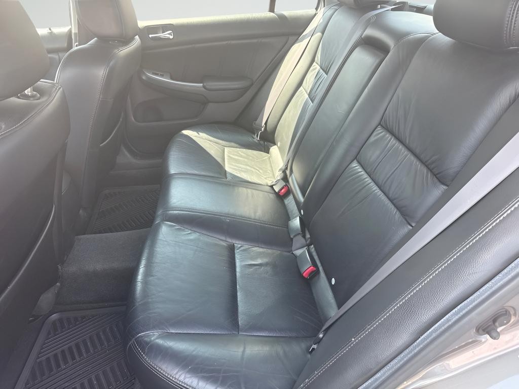 Honda Accord Sedan Vehicle Full-screen Gallery Image 10