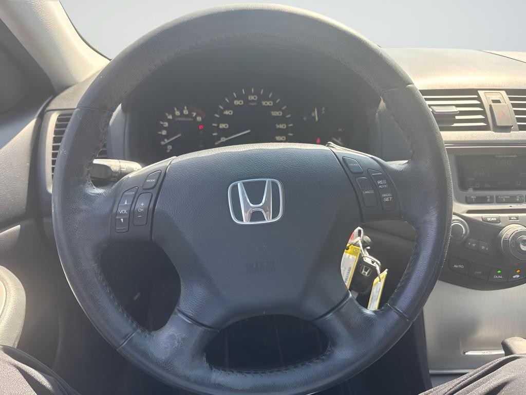 Honda Accord Sedan Vehicle Full-screen Gallery Image 14