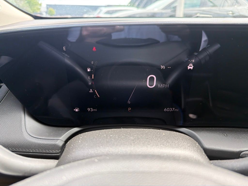 Buick Encore GX Vehicle Full-screen Gallery Image 15