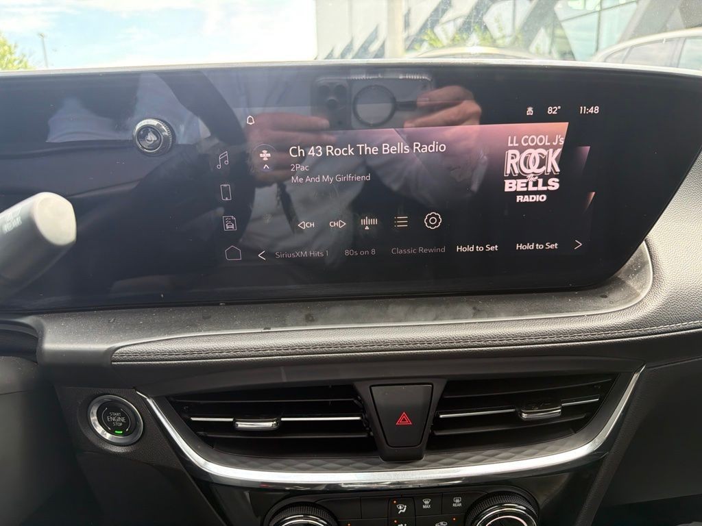 Buick Encore GX Vehicle Full-screen Gallery Image 16