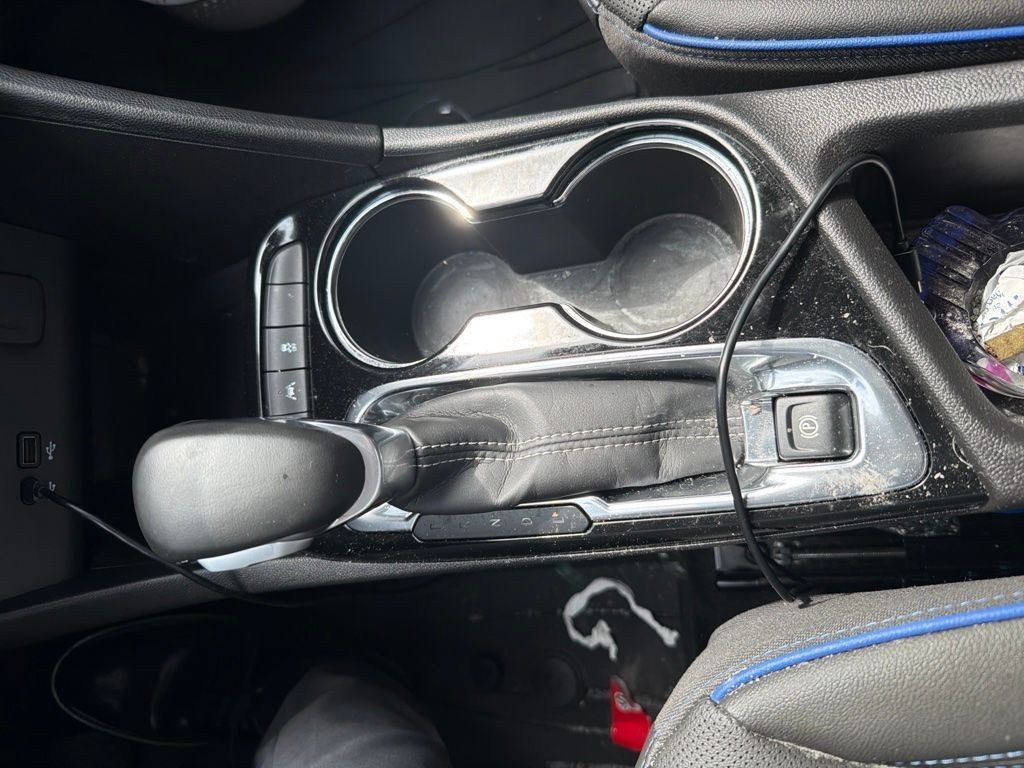 Buick Encore GX Vehicle Full-screen Gallery Image 17