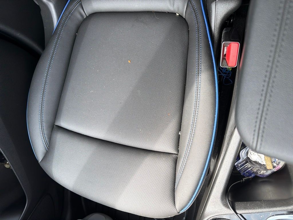 Buick Encore GX Vehicle Full-screen Gallery Image 18