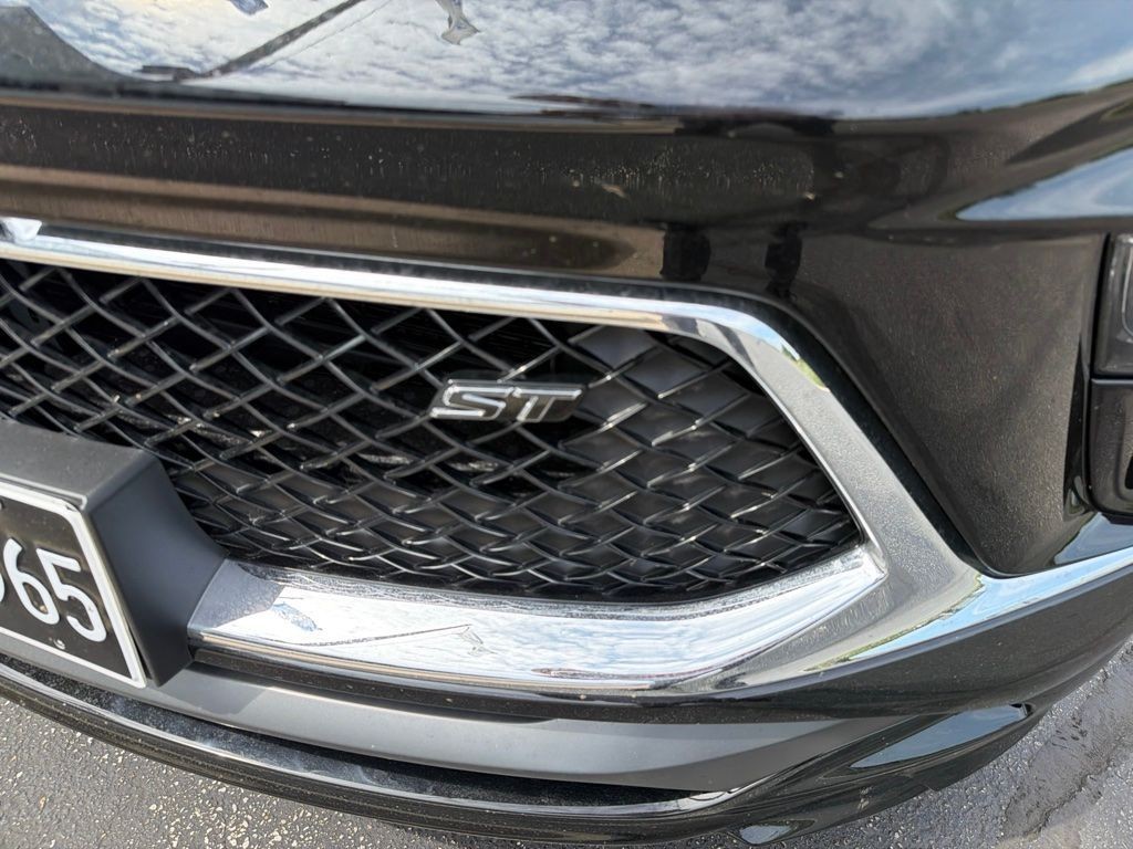 Buick Encore GX Vehicle Full-screen Gallery Image 21