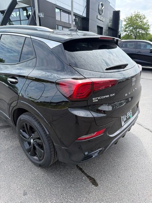 Buick Encore GX Vehicle Full-screen Gallery Image 04
