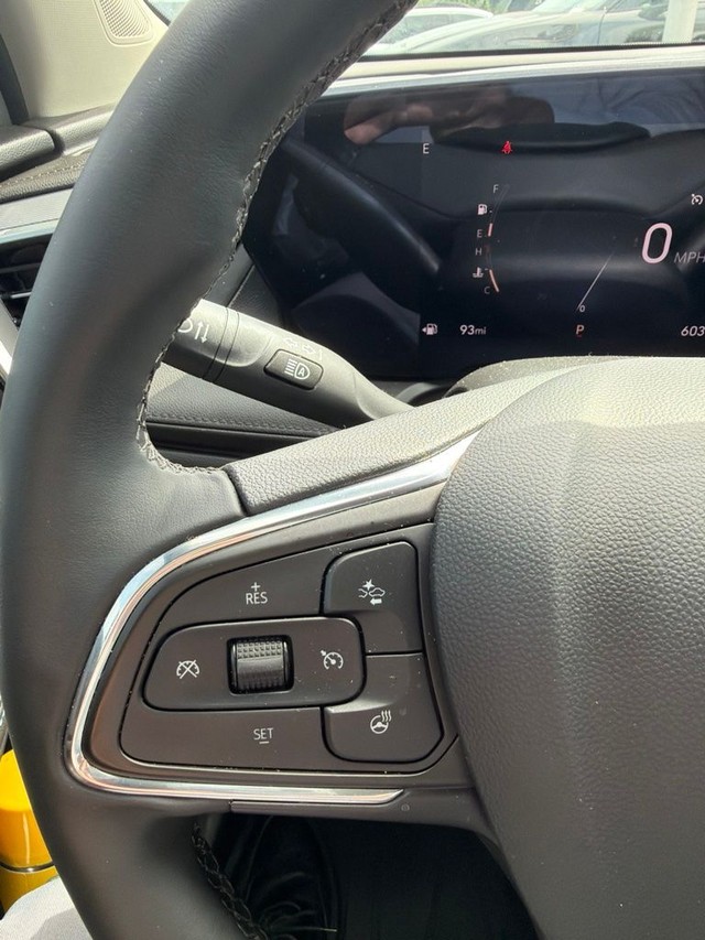 Buick Encore GX Vehicle Full-screen Gallery Image 20