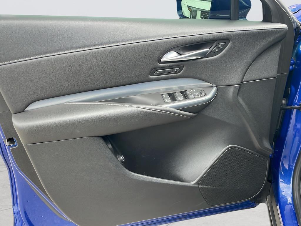 Cadillac XT4 Vehicle Full-screen Gallery Image 11