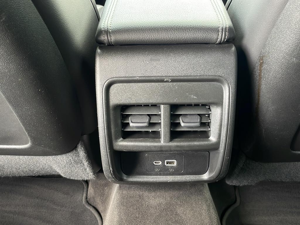 Cadillac XT4 Vehicle Full-screen Gallery Image 18
