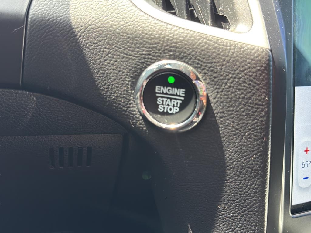 Ford Edge Vehicle Full-screen Gallery Image 10