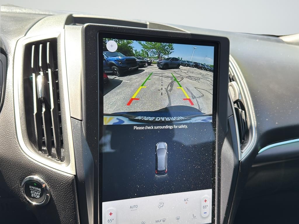 Ford Edge Vehicle Full-screen Gallery Image 12