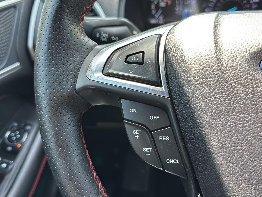 Ford Edge Vehicle Full-screen Gallery Image 13