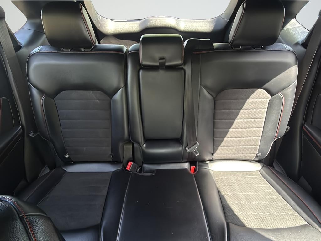 Ford Edge Vehicle Full-screen Gallery Image 16