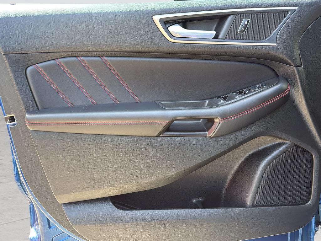 Ford Edge Vehicle Full-screen Gallery Image 20